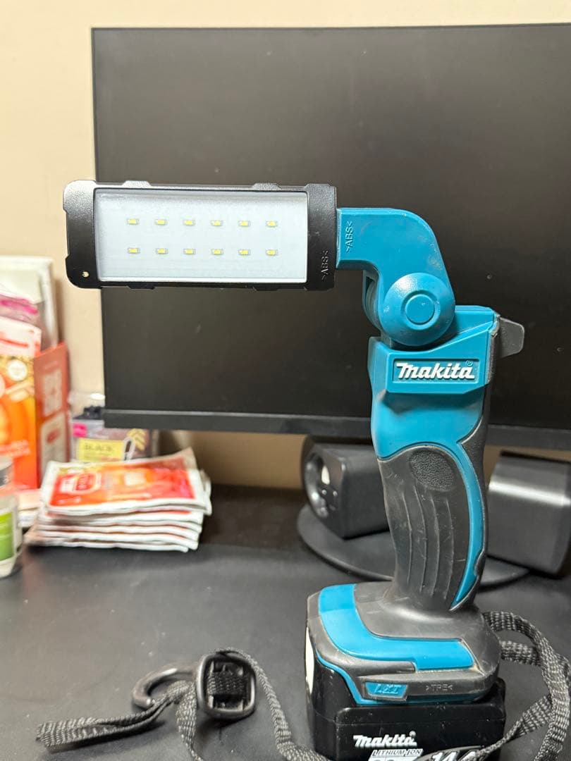 マキタML801 LEDライト14.4V 6.0Ah純正バッテリー付き