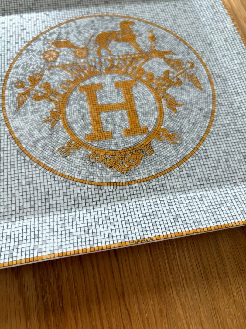 HERMES グレー・オレンジ ロゴ皿
