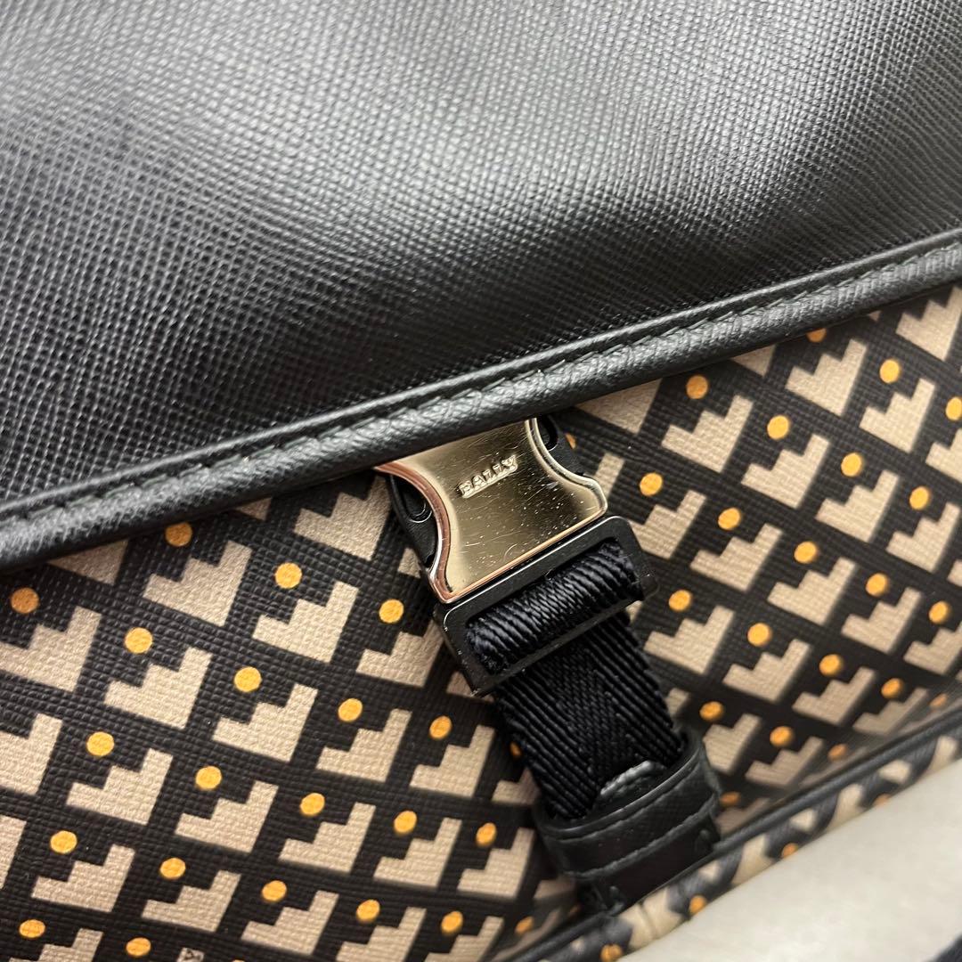近年モデル・美品✨ BALLY バリー ショルダーバッグ メッセンジャーバッグ