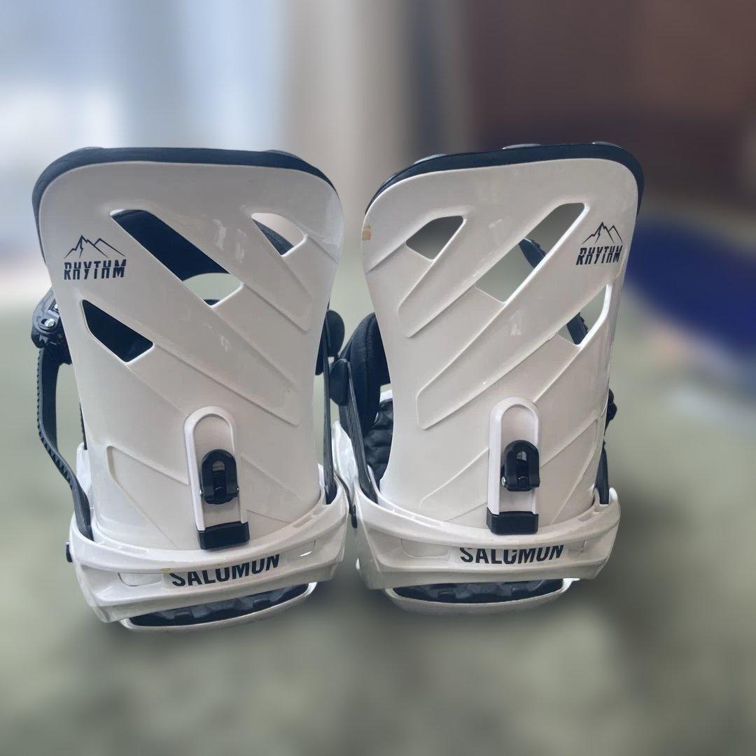 ほぼ新品SALOMONサロモンRHYTHM スノーボードビンディングMサイズ