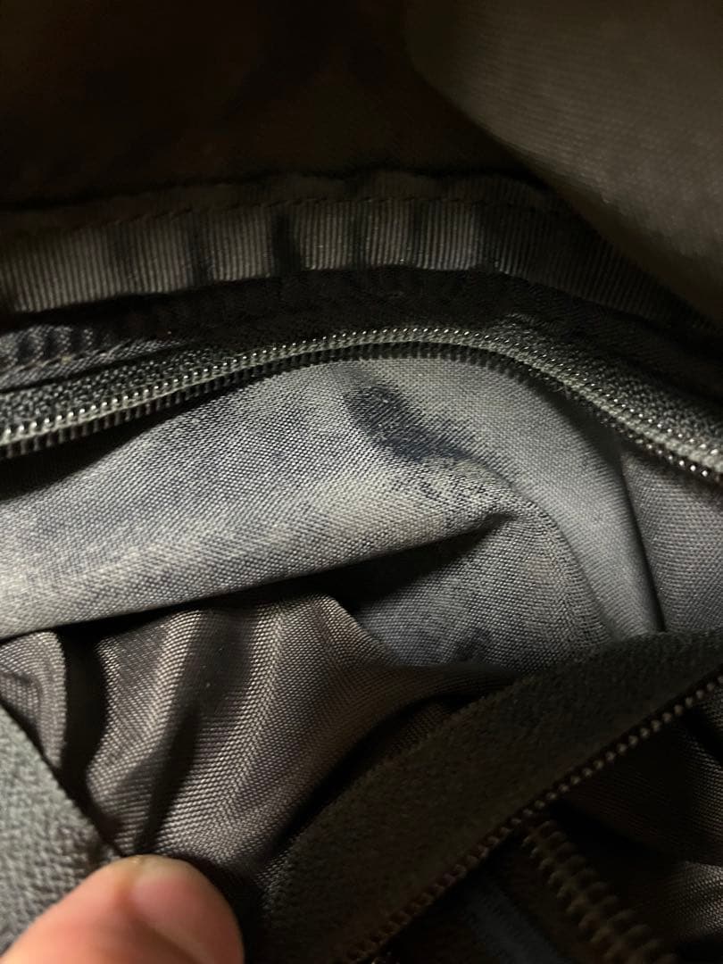 patagonia ボディバッグ 黒　ヒップボルト
