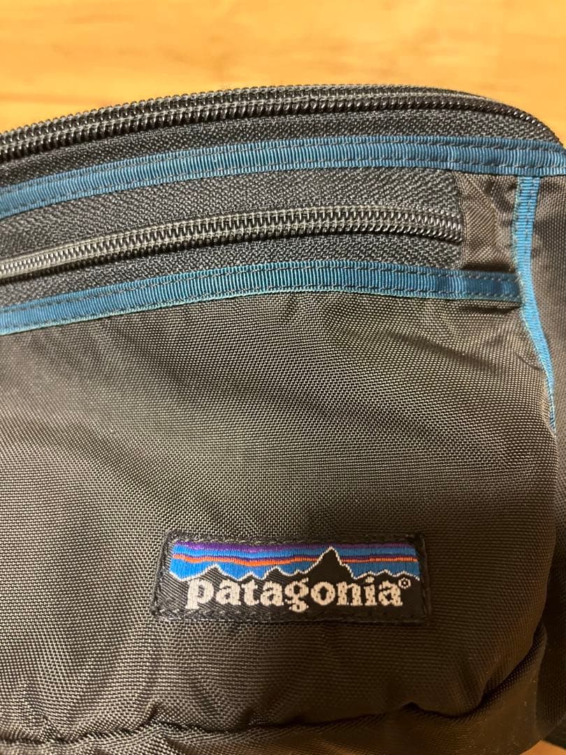 patagonia ボディバッグ 黒　ヒップボルト