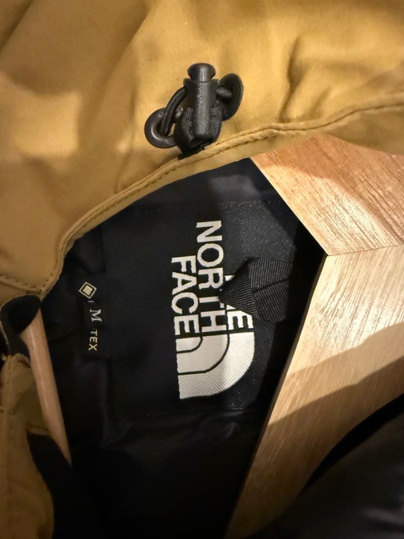 THE NORTH FACE マウンテンパーカーカーキ/ブラック