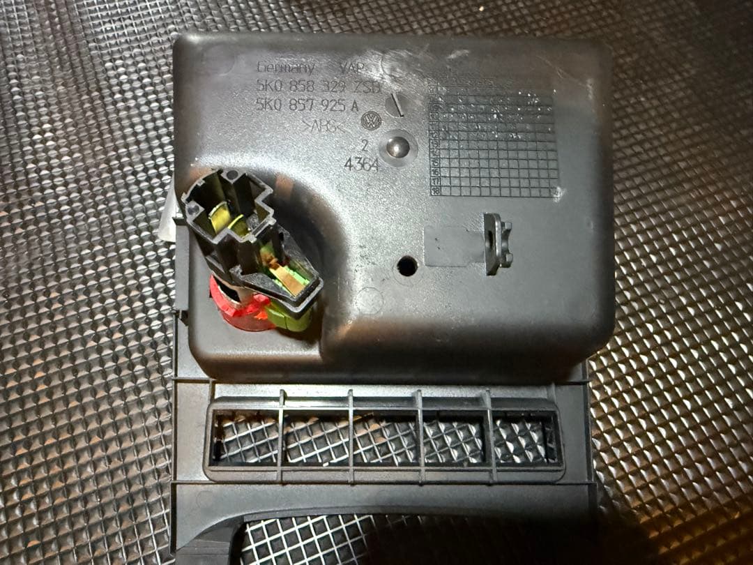 魔導雑貨商人　ゴルフ6 ノンスモーカートレイ &APRエアクリーナ