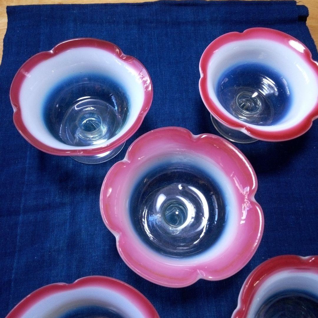 明治大正ロマン　輪花形　赤と乳白色の氷コップ５客