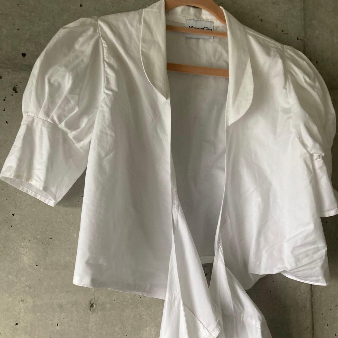 MAISON CLEO ホワイトショート丈フリル袖ブラウス