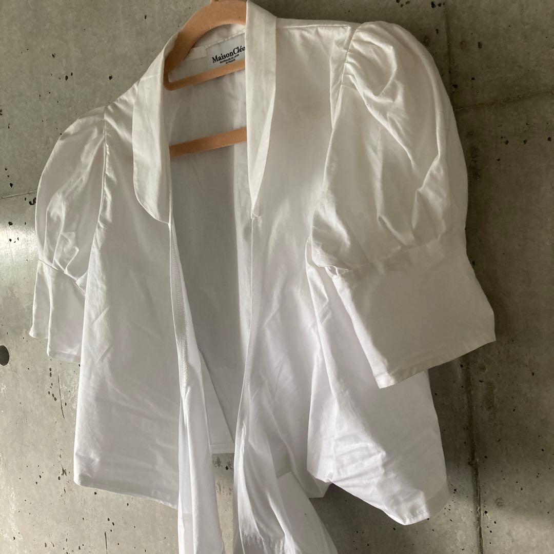 MAISON CLEO ホワイトショート丈フリル袖ブラウス