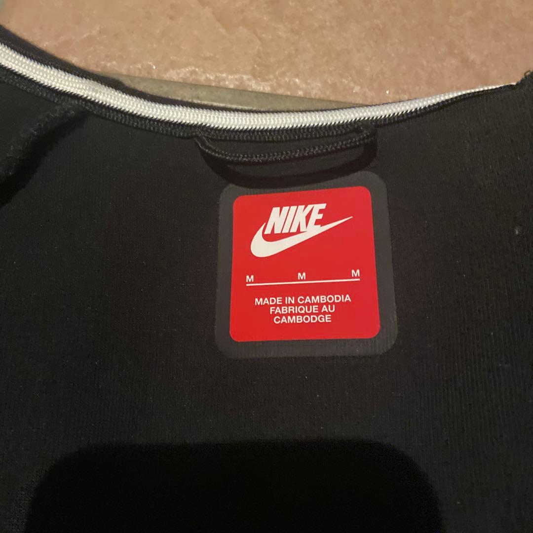 ナイキテックエムサイズセットアップ黒