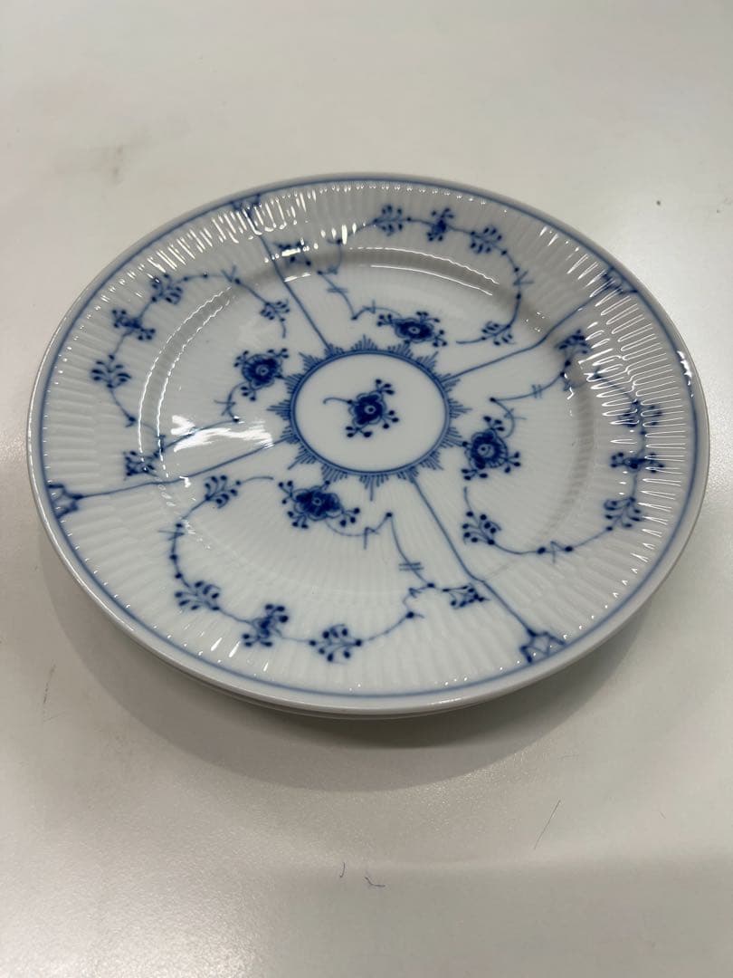ブルーフルーテッド プレイン プレート 19cm