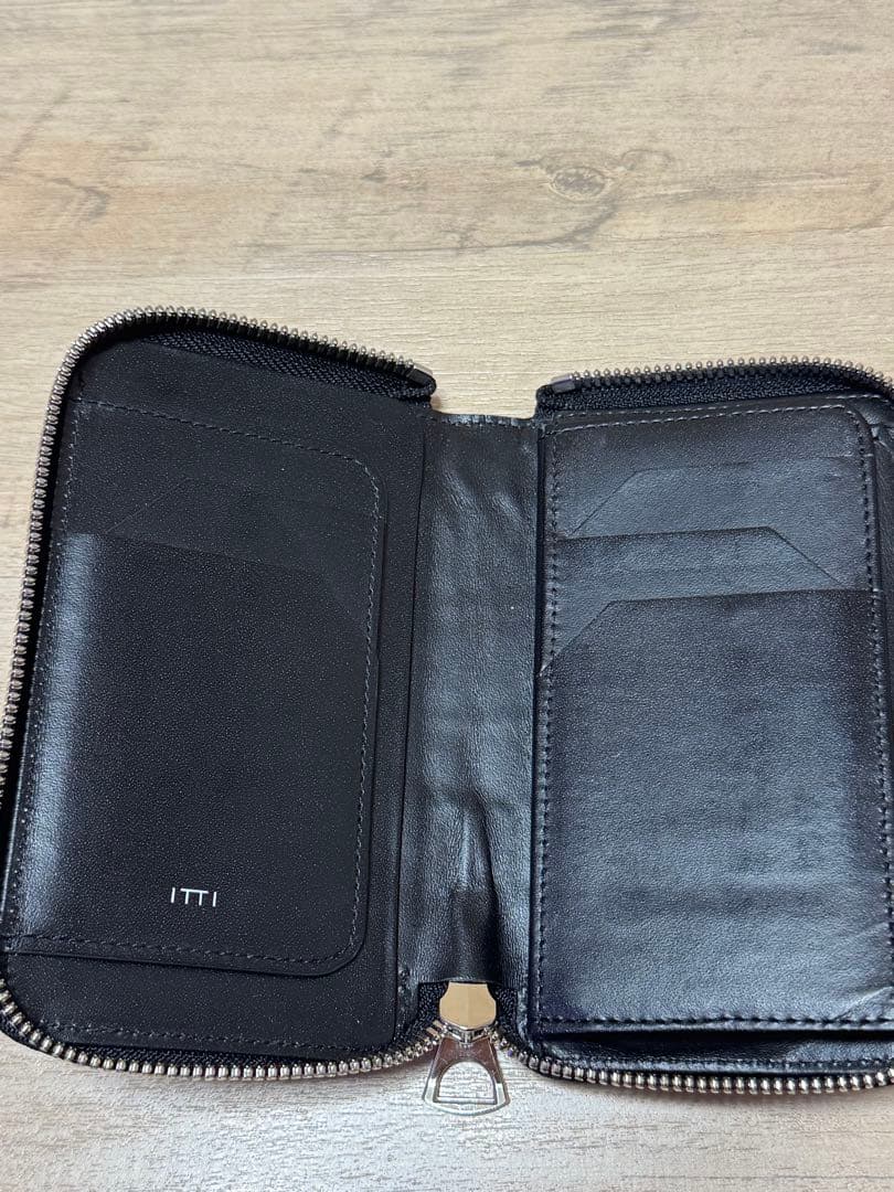 ITTI イッチ　クロコダイル　財布　ブラック　スマートミッドウォレット　美品