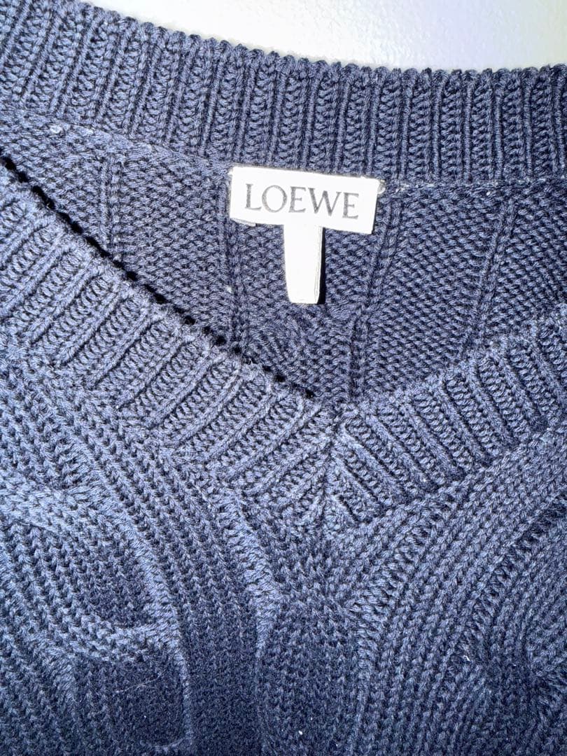 LOEWE ネイビー Vネック ケーブルニットセーター