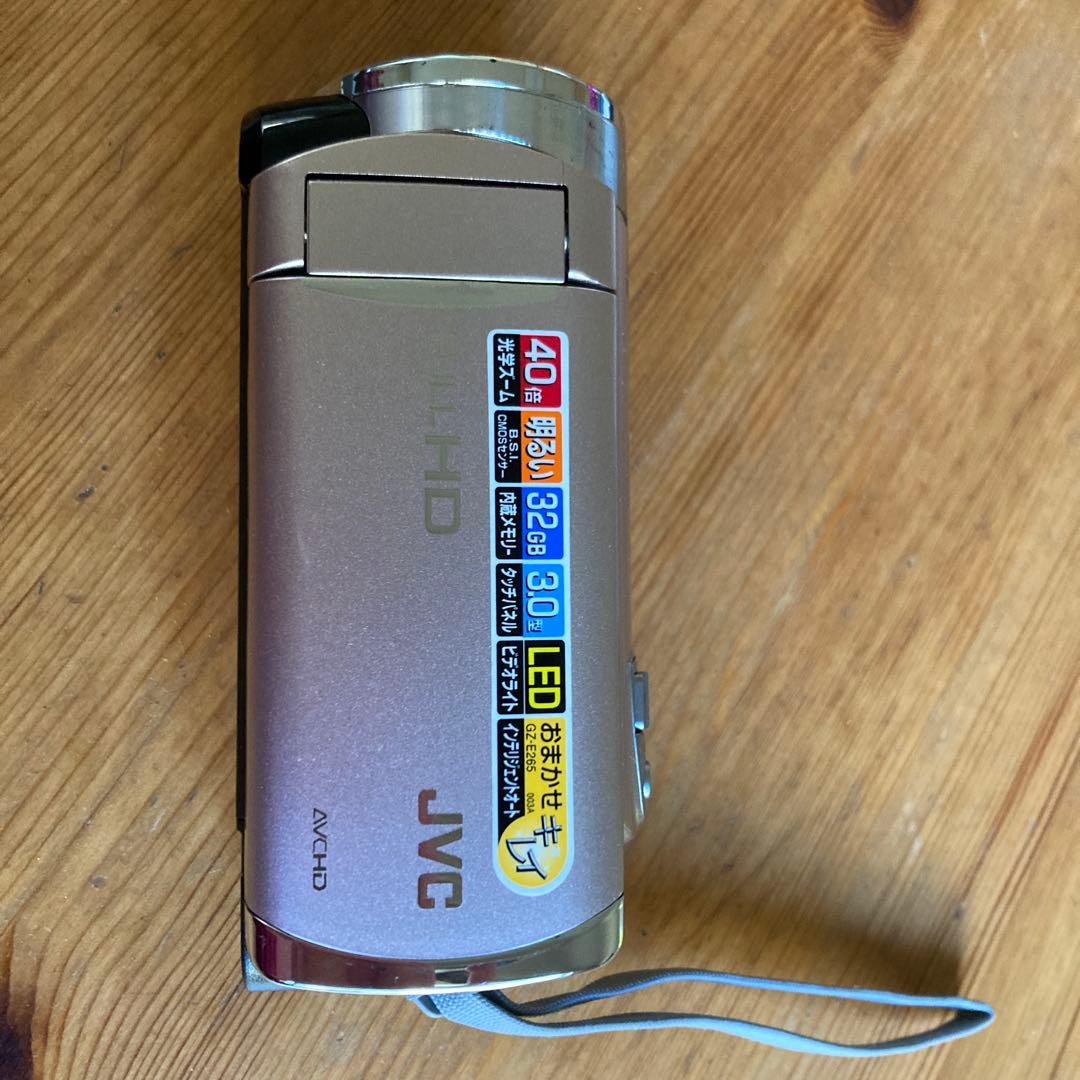 美品 JVC ビデオカメラ EVERIO GZ-E265 三脚付き