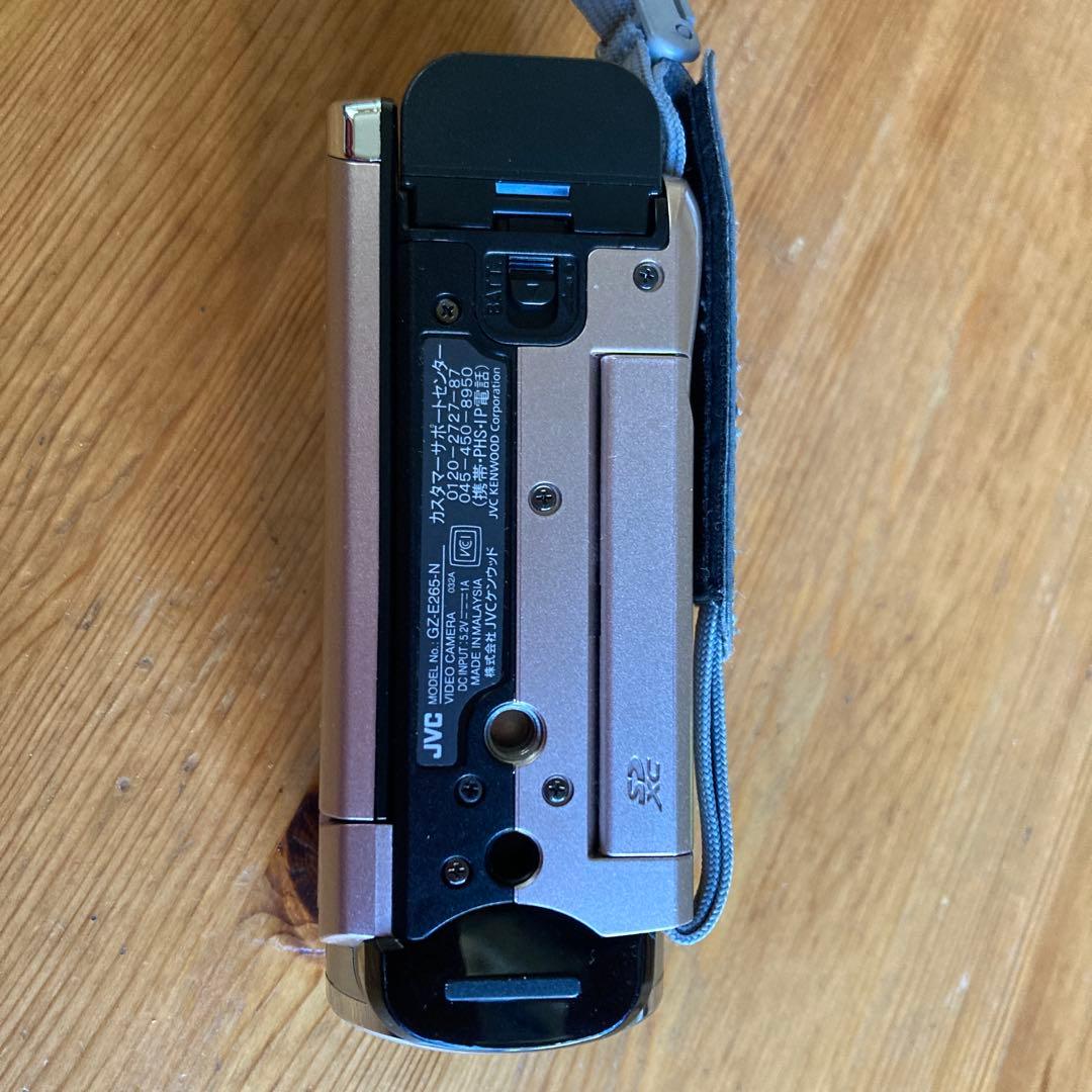 美品 JVC ビデオカメラ EVERIO GZ-E265 三脚付き