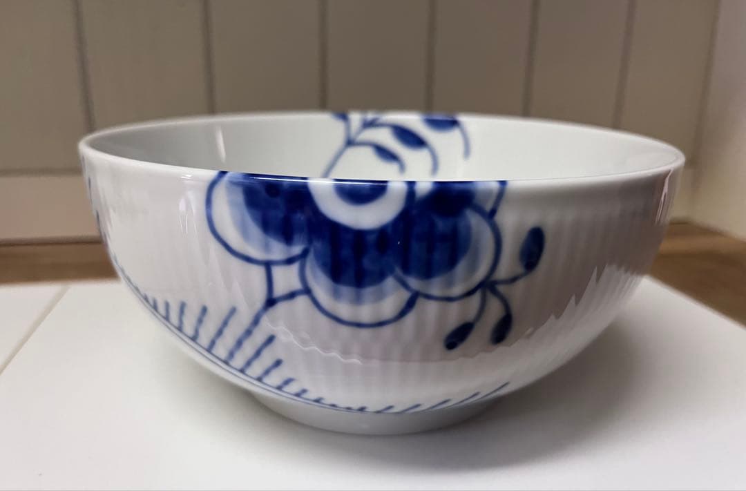 ブルーフルーテッド　メガ　ボウル　18cm