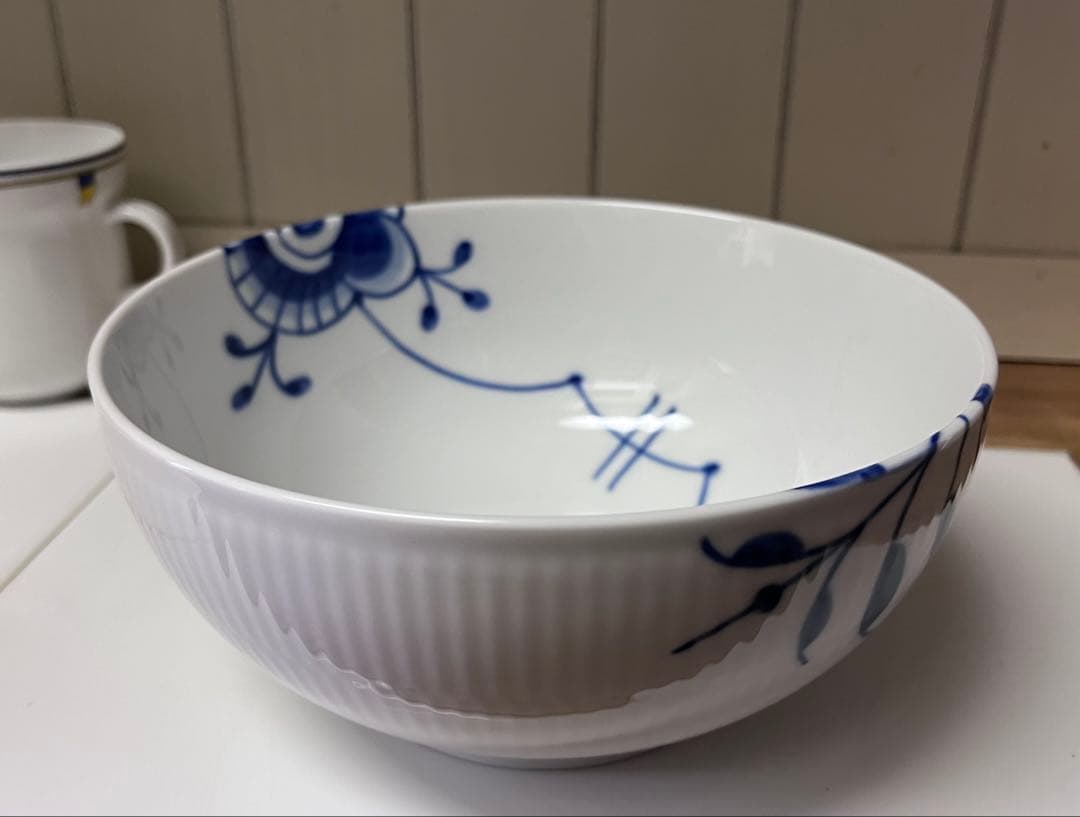 ブルーフルーテッド　メガ　ボウル　18cm