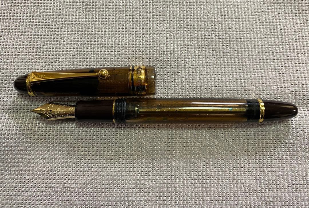 Pilot カスタム823 茶軸 中字 M