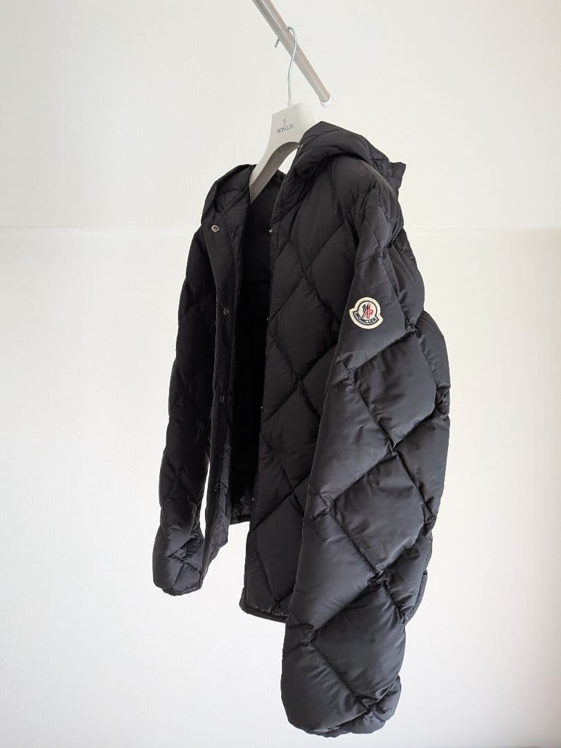 三越本店購入　Moncler ダウン　黒色　フード付き　美品