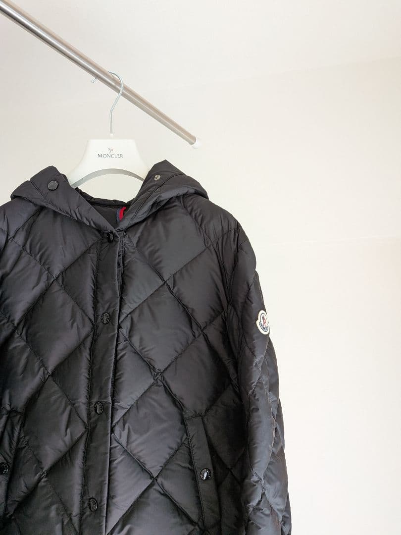 三越本店購入　Moncler ダウン　黒色　フード付き　美品