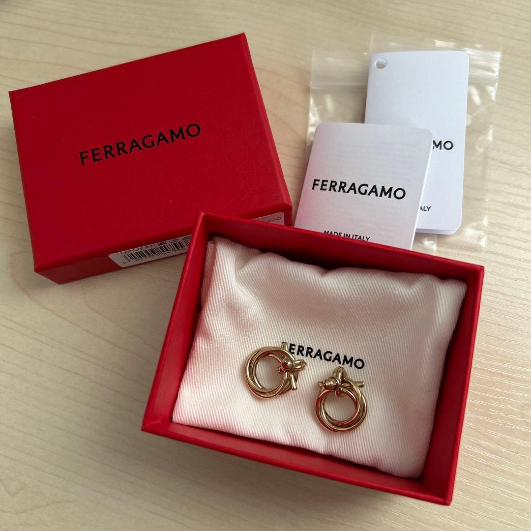 ♡FERRAGAMO♡フェラガモ ツイスト ガンチーニ ピアス ゴールド