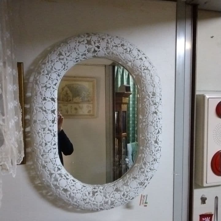 壁掛けミラー　オーバル 花模様　アイアン　透かし細工