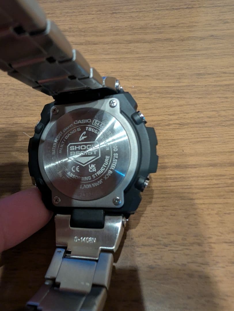 G-SHOCK 　GST-W110D-7AJF　ゴツ格好いいです。