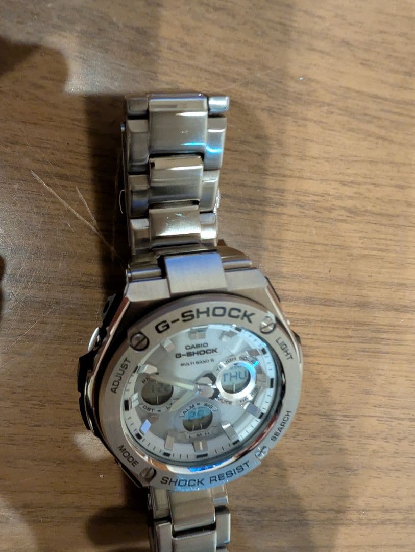 G-SHOCK 　GST-W110D-7AJF　ゴツ格好いいです。