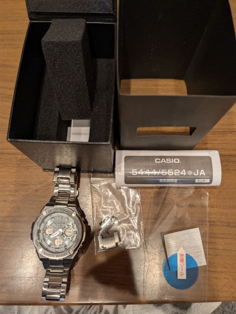 G-SHOCK 　GST-W110D-7AJF　ゴツ格好いいです。