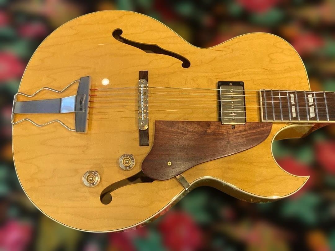 マ*エ様 Archtop Tribute AT-102