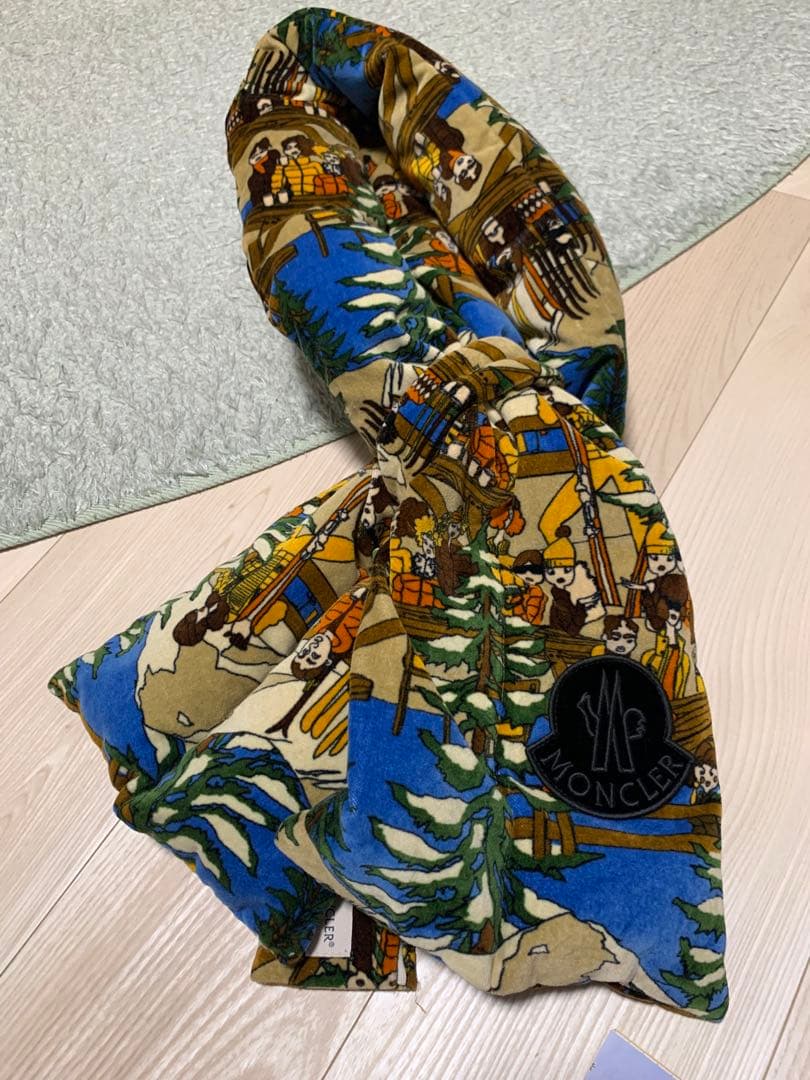 ⭐︎いさん専用⭐︎MONCLER ダウンマフラー　モンクレール　本物です⭐︎