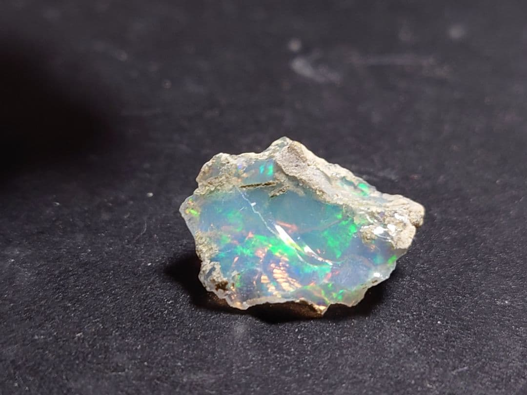 エチオピアオパールウェロ産　ジュエリー　グレード　鉱物標本　原石