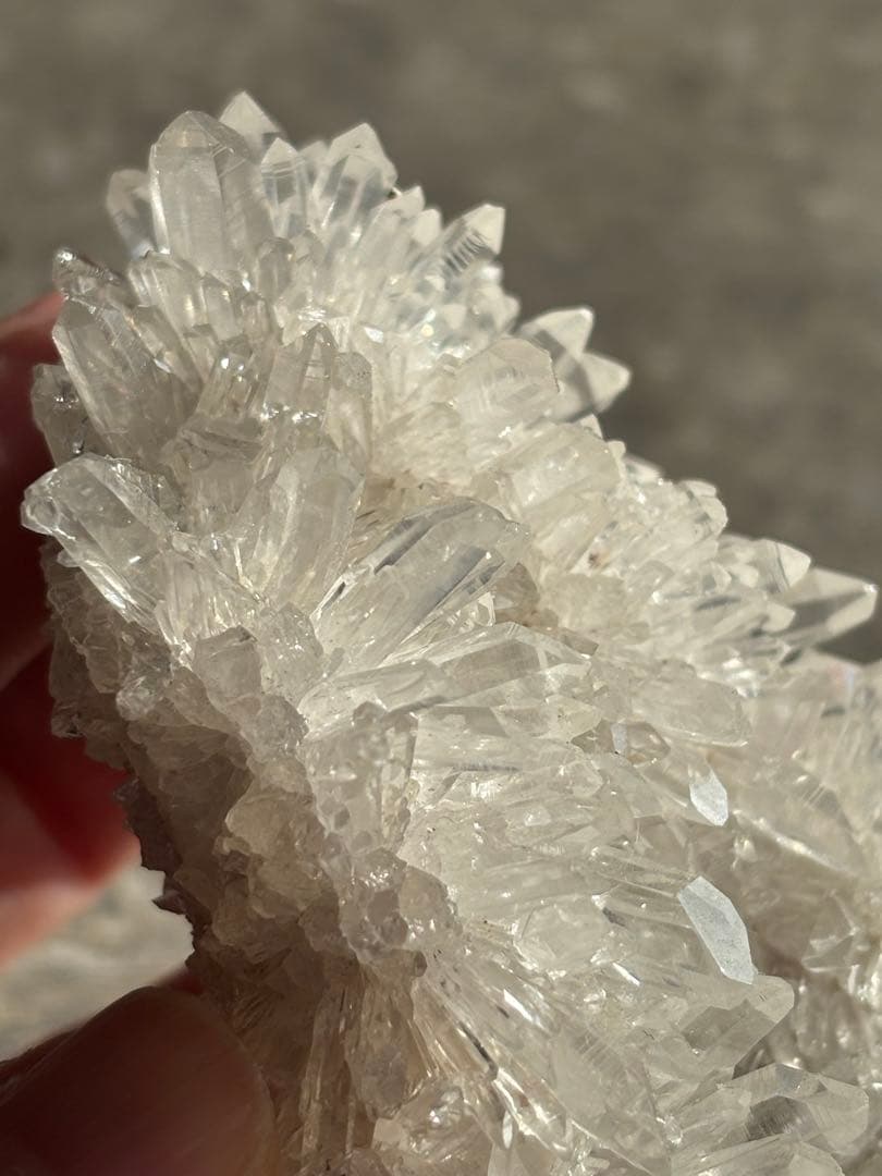 中国四川省産　本物　菊花水晶クラスター　193g 透明　光沢　天然石