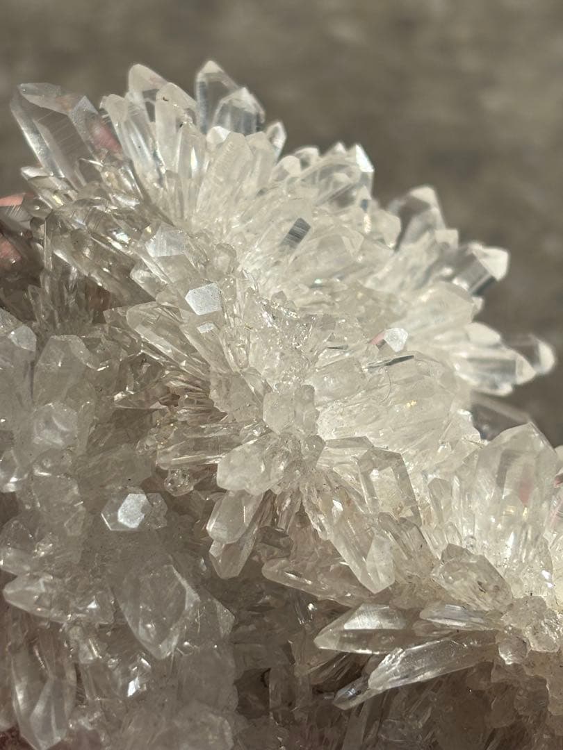 中国四川省産　本物　菊花水晶クラスター　193g 透明　光沢　天然石