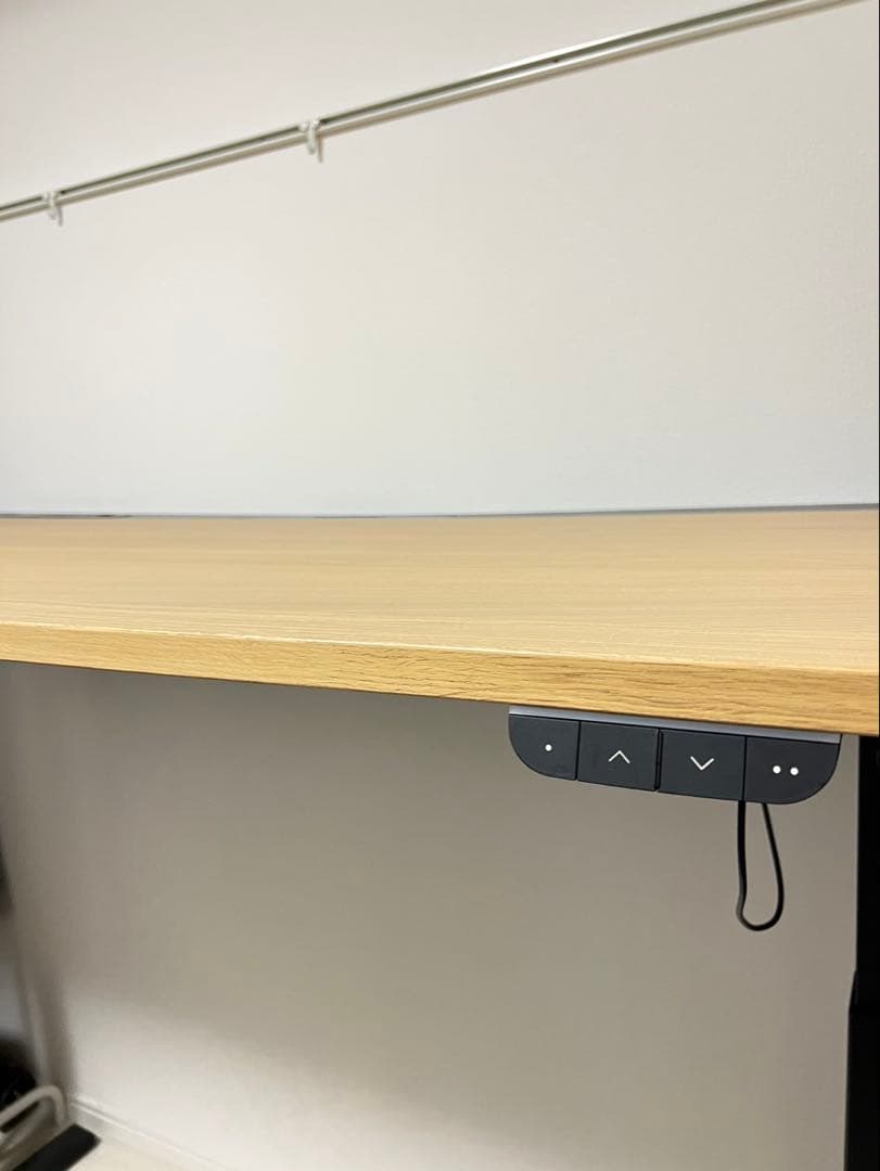 IKEA 昇降式デスク　高さ調整機能、充電ポート付き160×80
