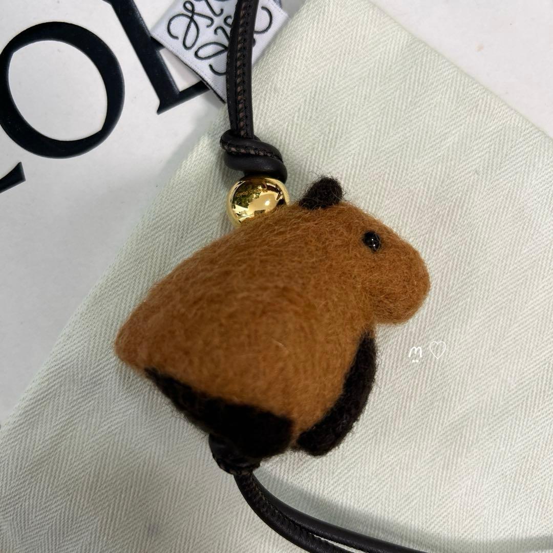 LOEWEロエベ　カピバラチャーム　キーホルダーバッグチャーム　アナグラムペブル