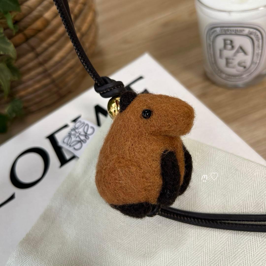 LOEWEロエベ　カピバラチャーム　キーホルダーバッグチャーム　アナグラムペブル