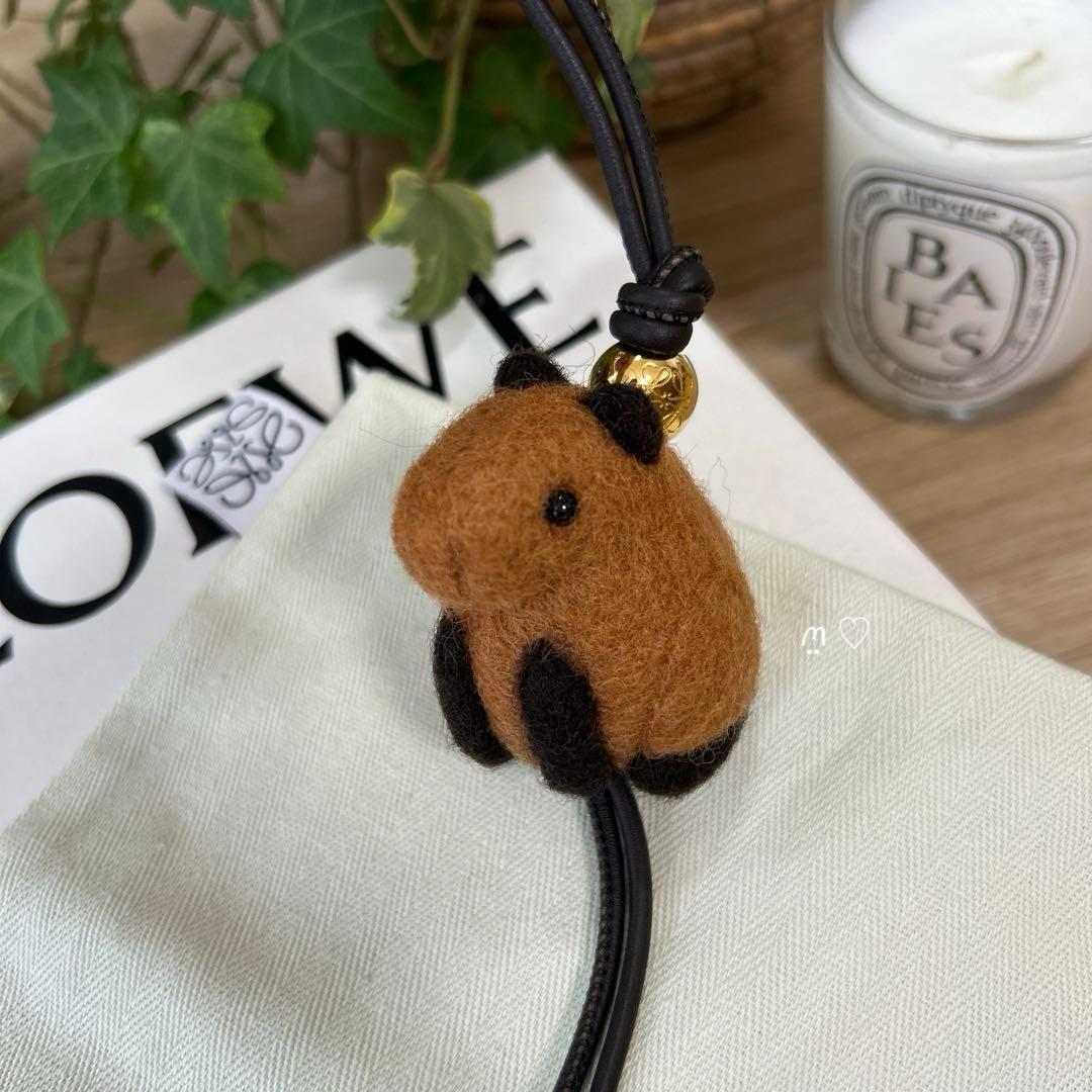 LOEWEロエベ　カピバラチャーム　キーホルダーバッグチャーム　アナグラムペブル