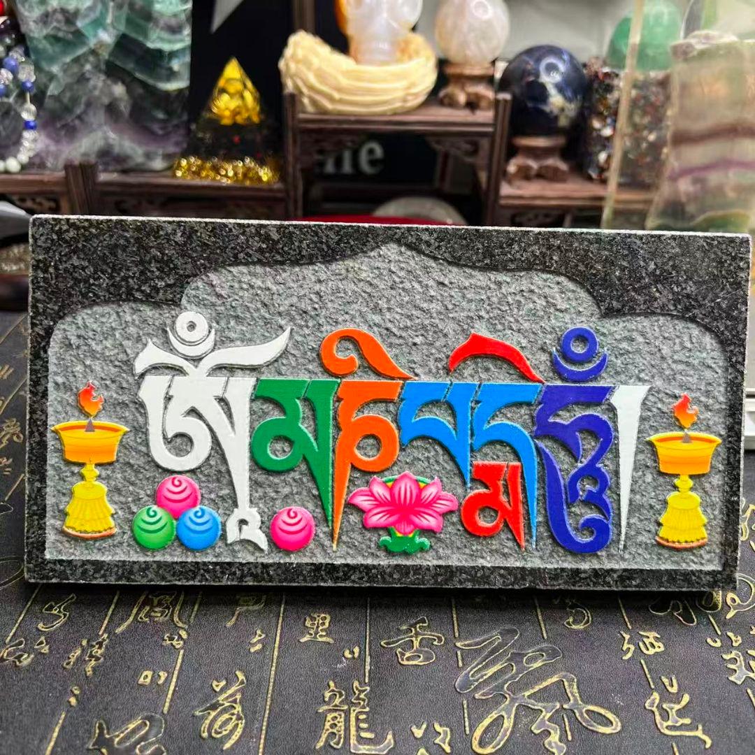 チベット陽刻と言う彫刻法です。手彫りの六字真言。開運、家宅守り、福祈り、願掛け！