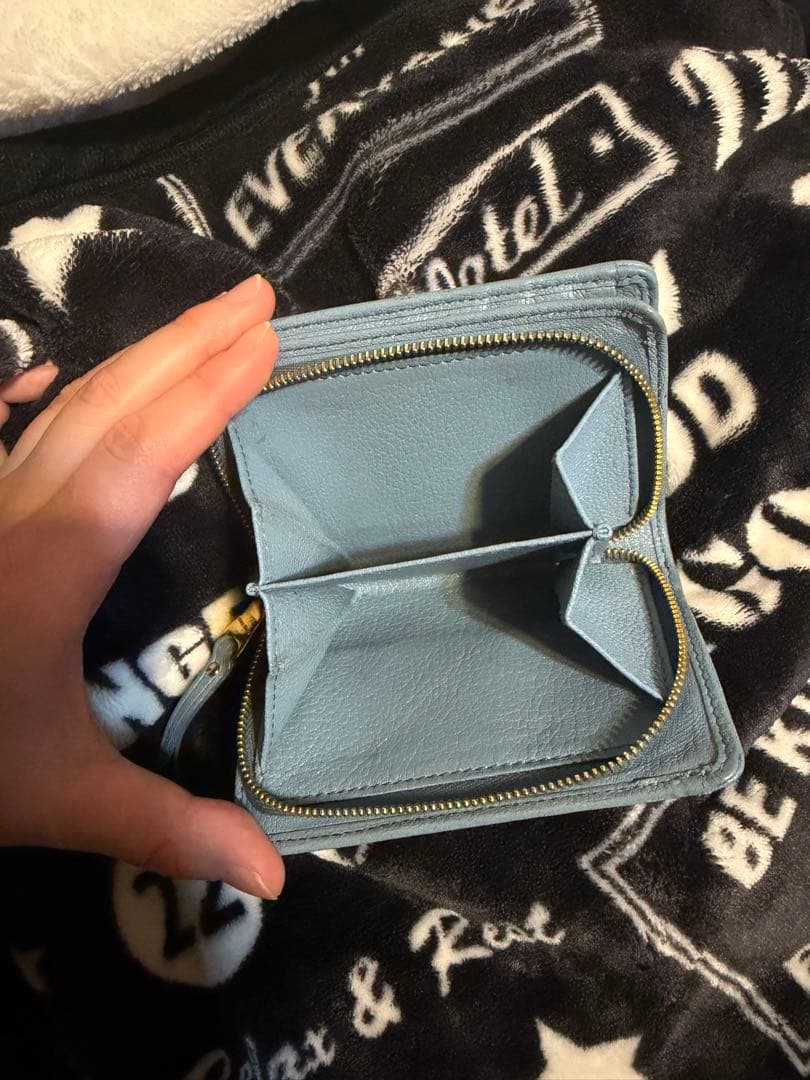 miu miu 盾ロゴ　折りたたみ財布