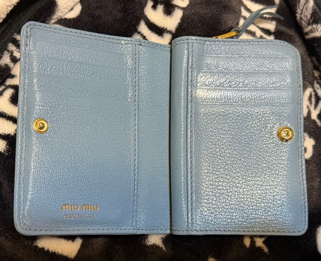 miu miu 盾ロゴ　折りたたみ財布