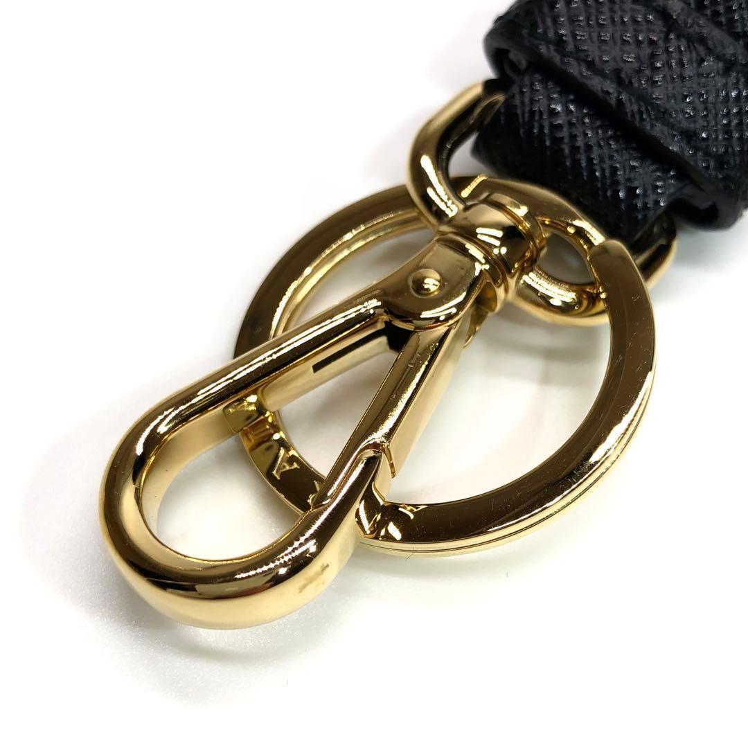 未使用✨日本未入荷 箱付 プラダ サフィアーノ ロゴプレート付き キーリング