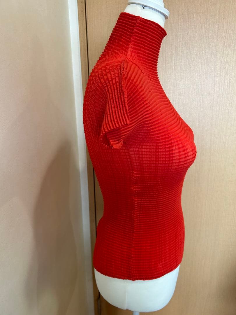 ⭐️最終価格⭐️イッセイミヤケ赤トップス極美品⭐️