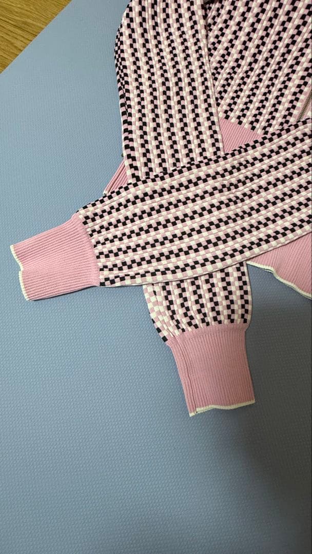 最終価格 ほぼ新品Sサイズ MIU MIU 伸縮性 カーディガン