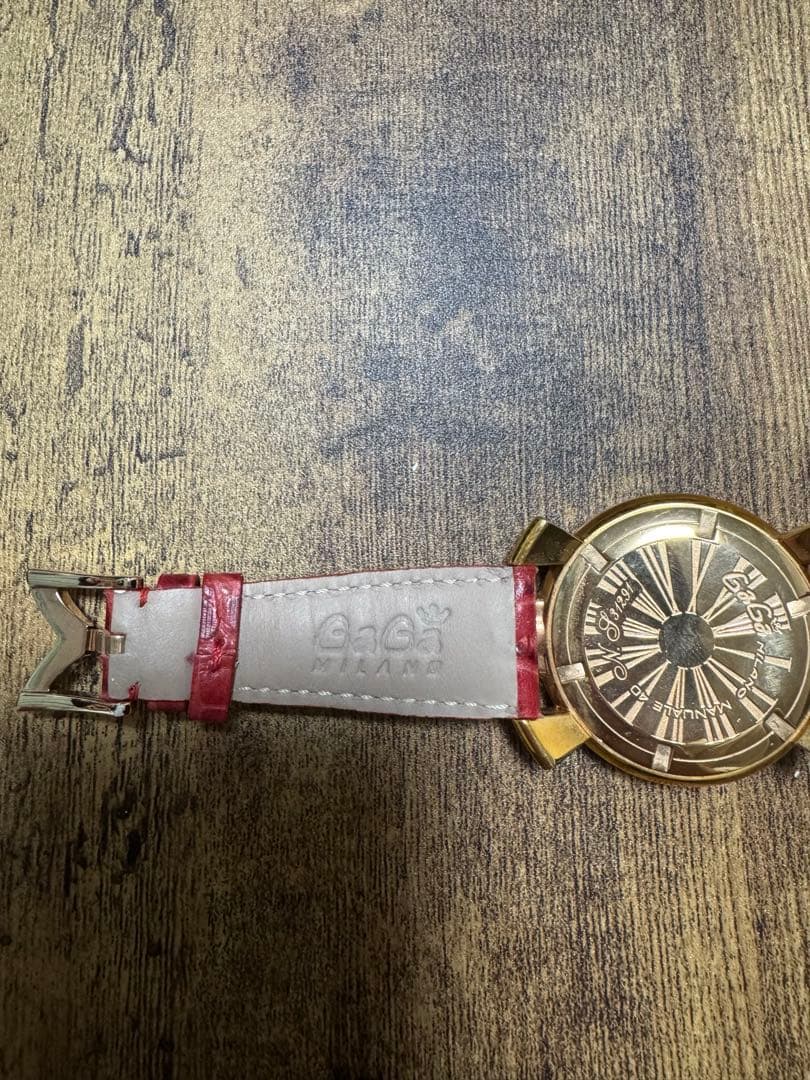 GaGa MILANO 手巻き時計 赤 レザー