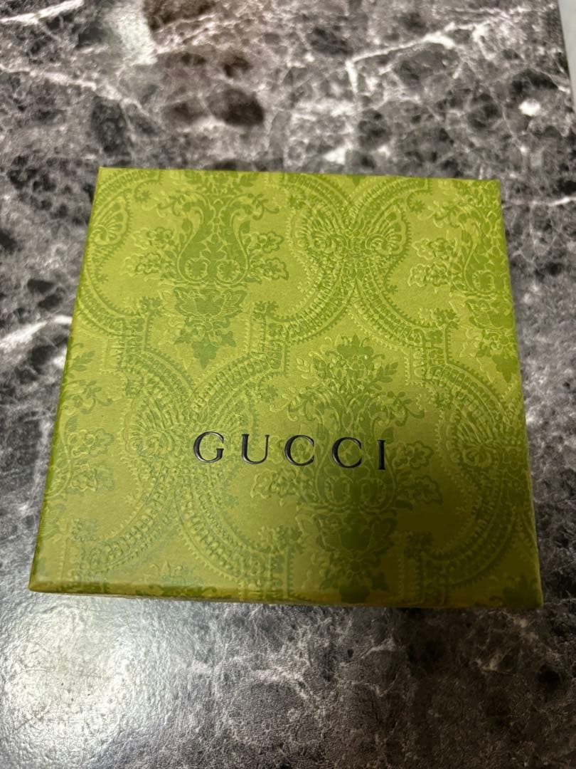 GUCCI エングレーブデザイン バングル