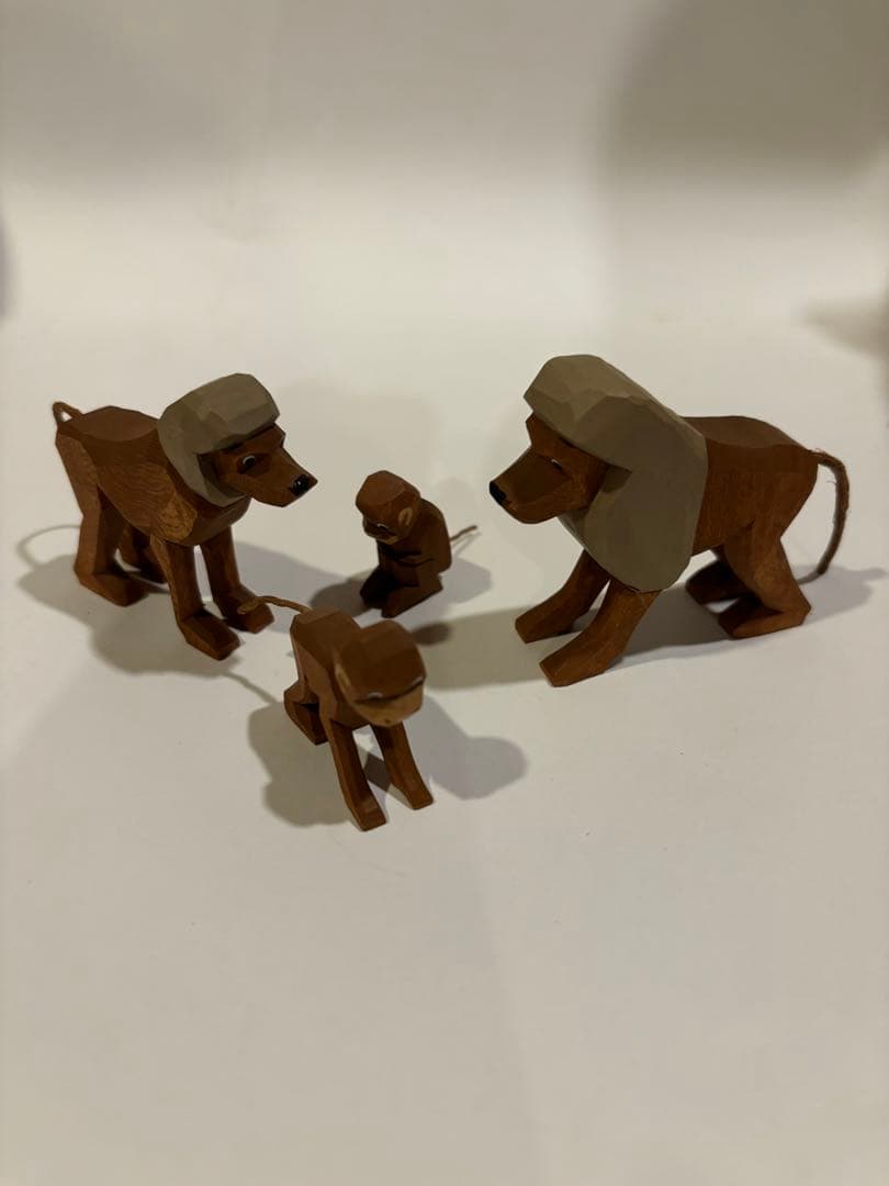 アトリエニキティキ   ドイツ　ハーン社　木彫り人形　サルの家族　新品