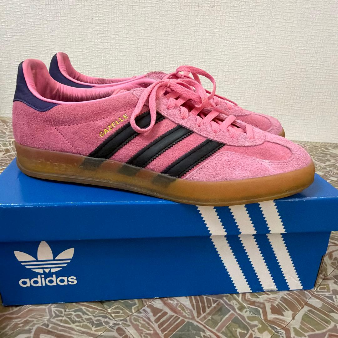 adidas ピンク スニーカー