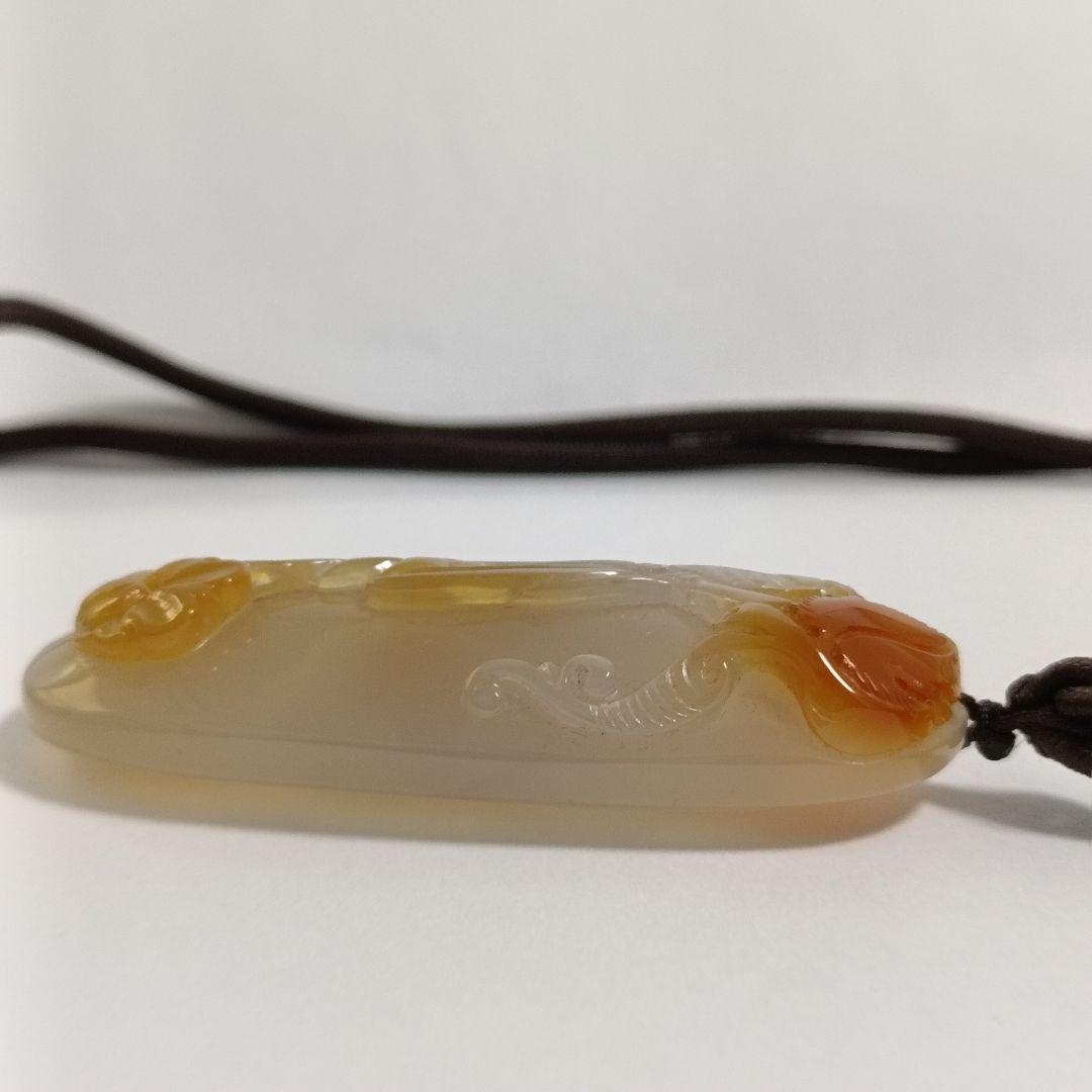 翡翠 ネックレス 金魚と花の彫刻　玉石