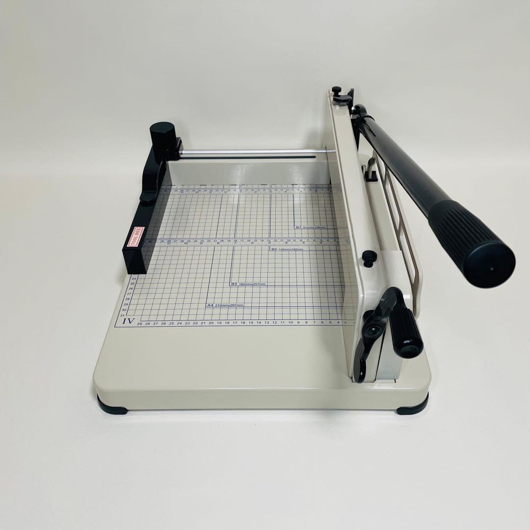 【美品】ペーパーカッター 裁断機 A4対応 手動裁断