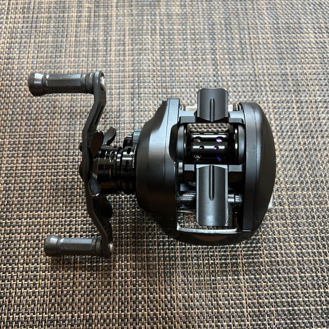 リール Megabass IS63 LARIAT