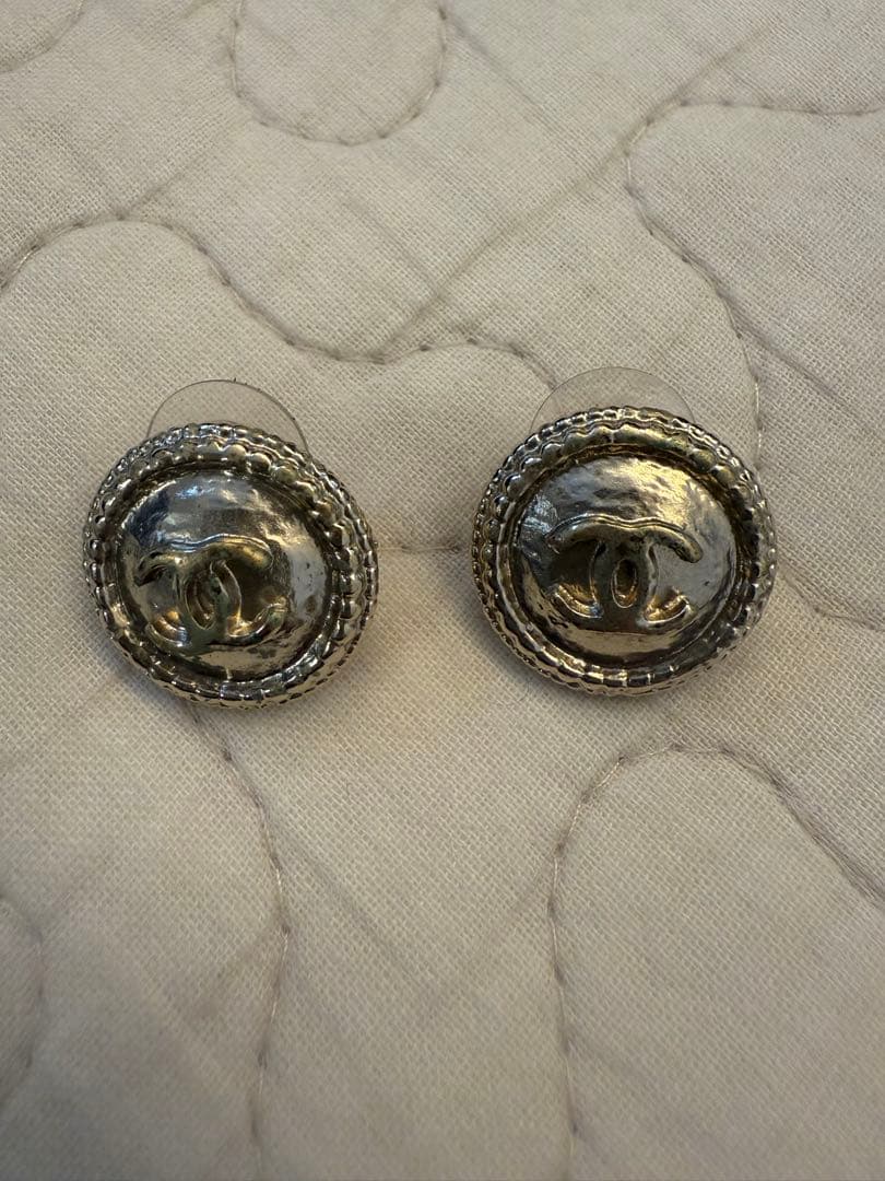 CHANEL ココマーク ボタン型ピアス